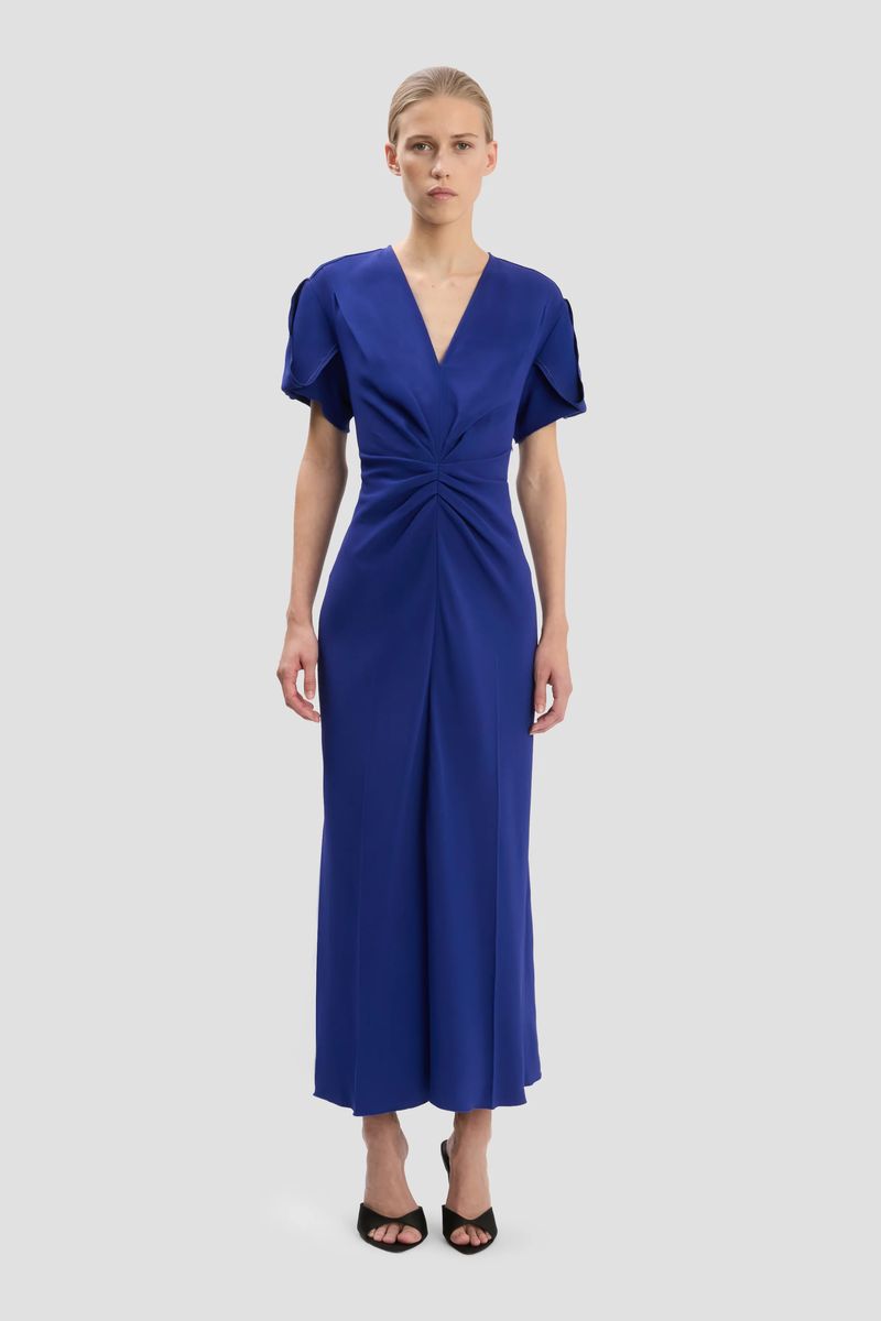 Elegantes blaues Midikleid mit Drehdetail vorne