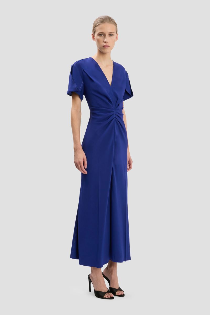 Elegantes blaues Midikleid mit Drehdetail vorne