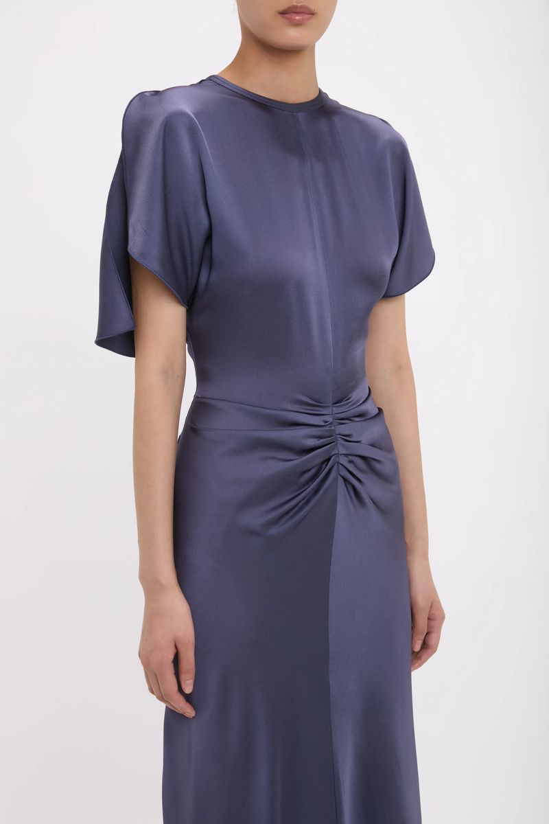 Elegantes Abendkleid mit geraffter Vorderseite