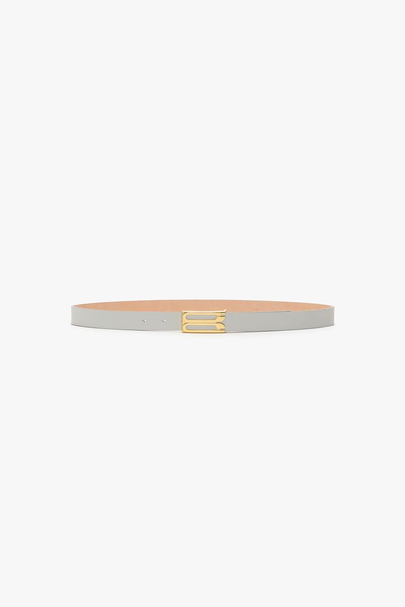 Minimalistischer grauer Ledergürtel mit goldener Schnalle