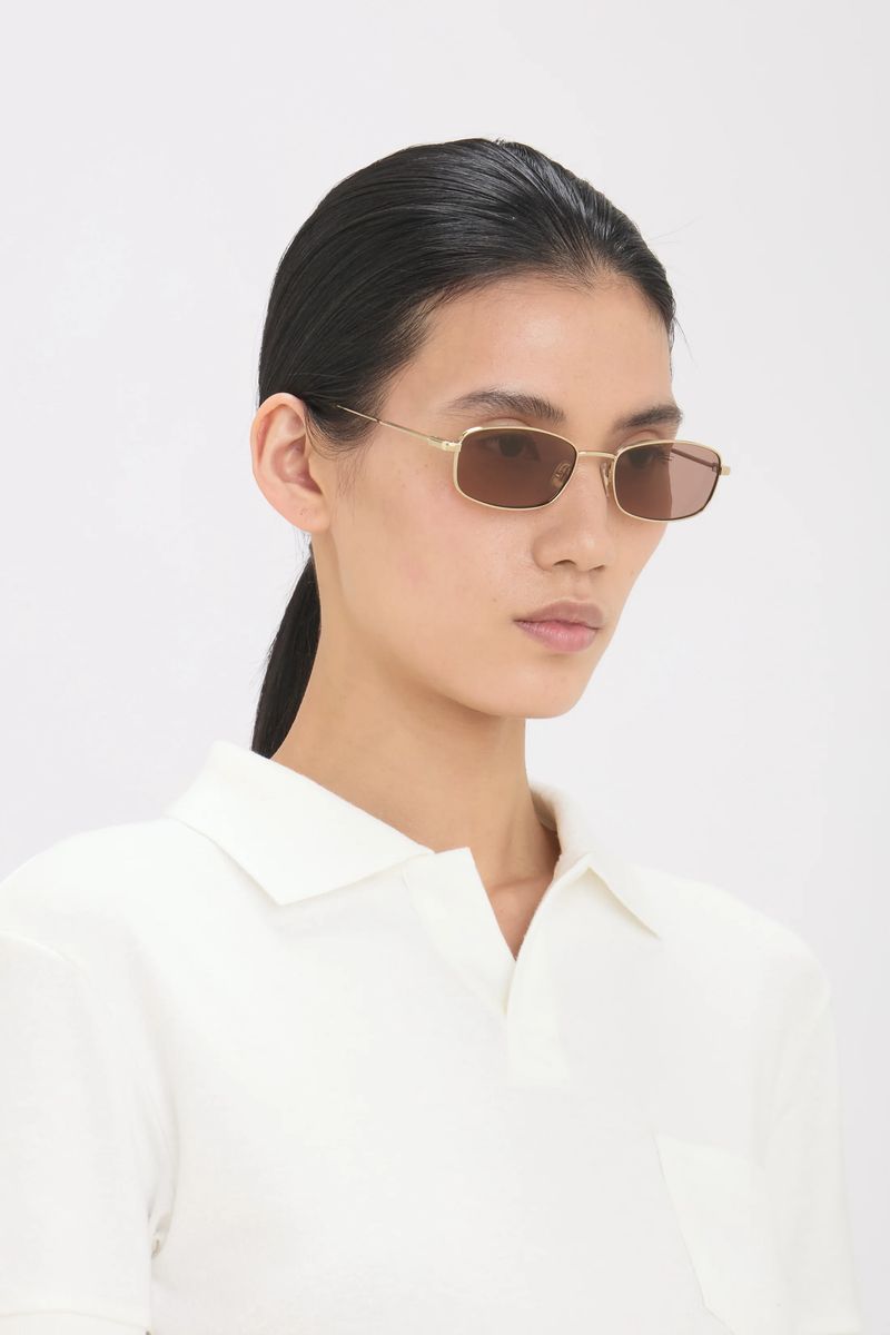 Rechteckige Sonnenbrille aus Metall mit braunen Gläsern
