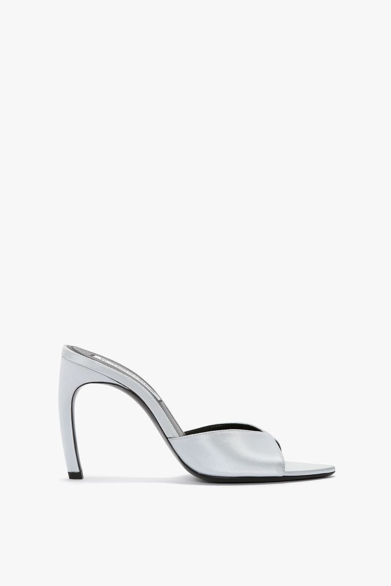 Satin-Mules mit geformtem Absatz