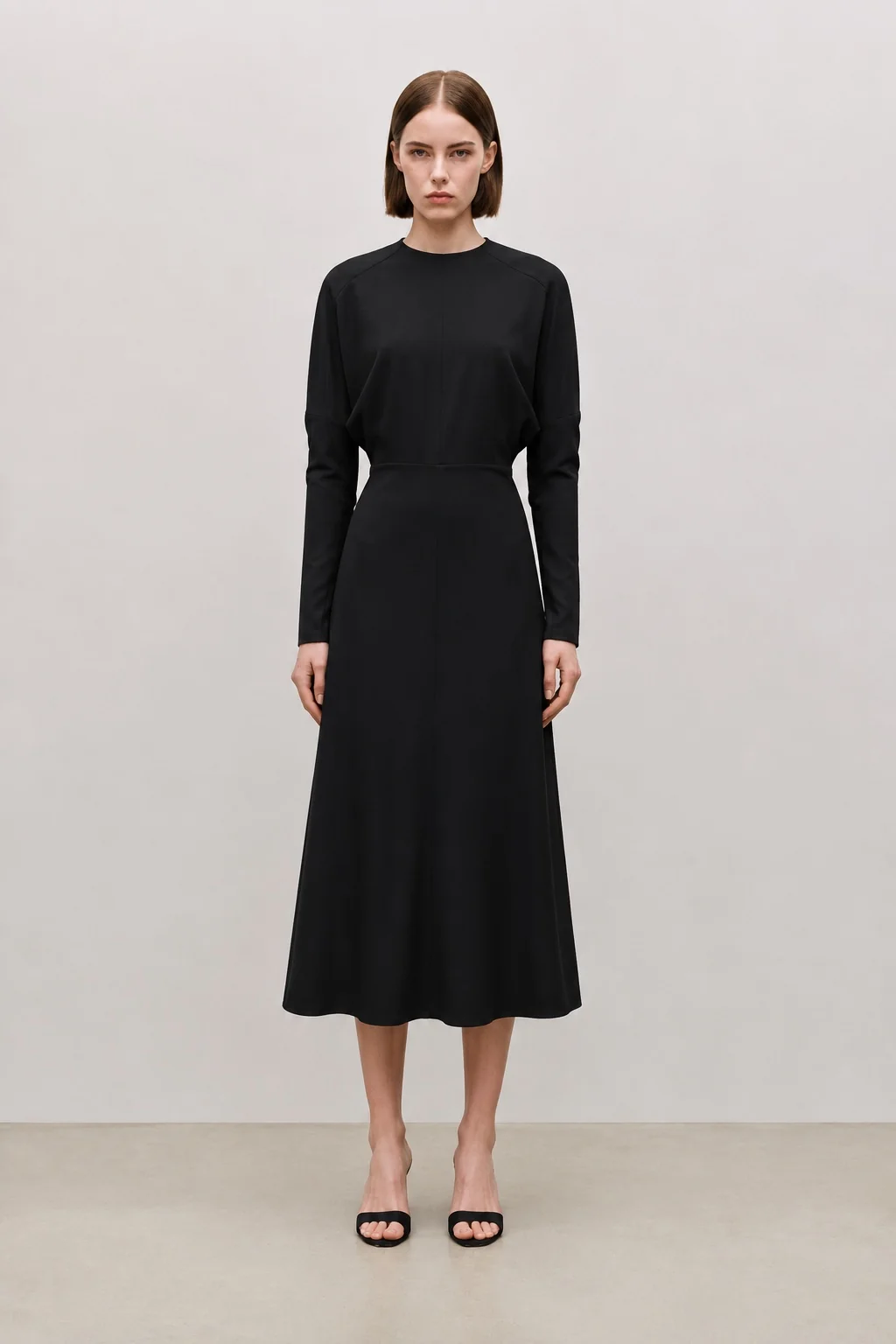 Elegantes Midikleid mit Fledermausärmeln