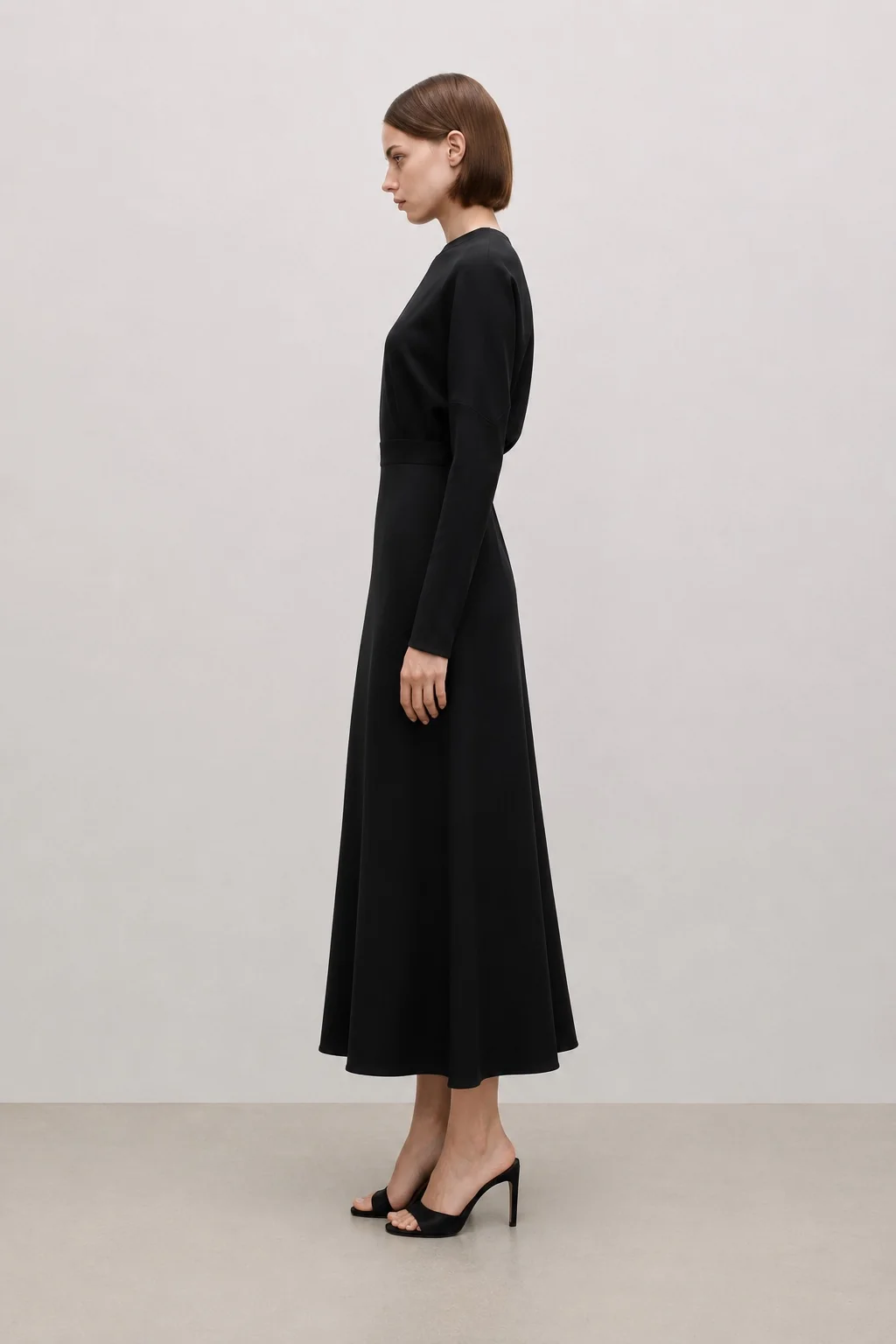 Elegantes Midikleid mit Fledermausärmeln