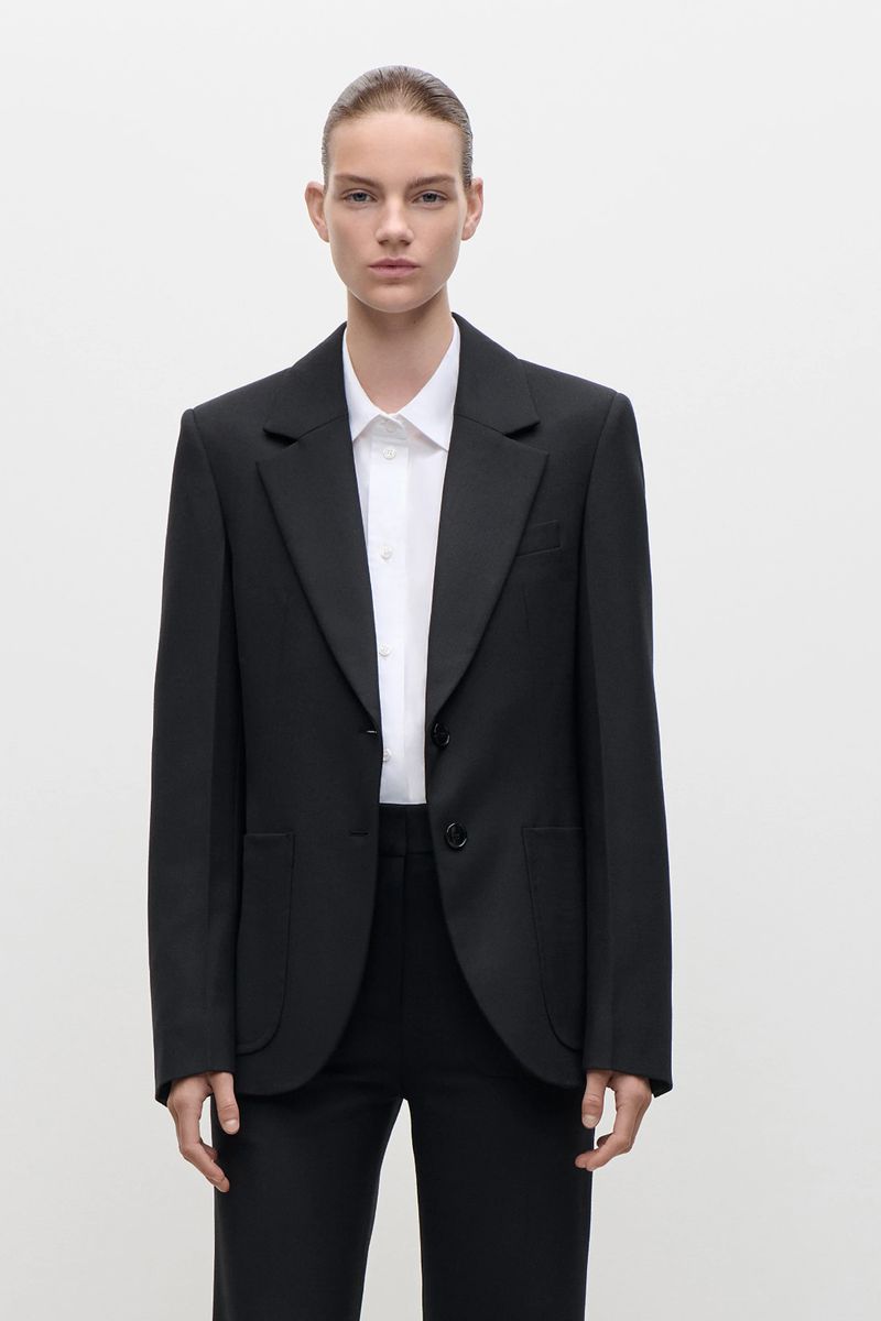 Einreihiger taillierter Blazer mit aufgesetzten Taschen