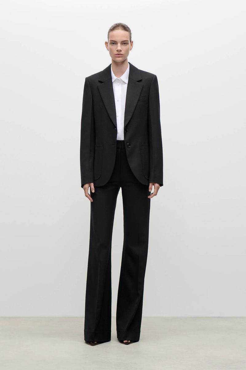 Einreihiger taillierter Blazer mit aufgesetzten Taschen