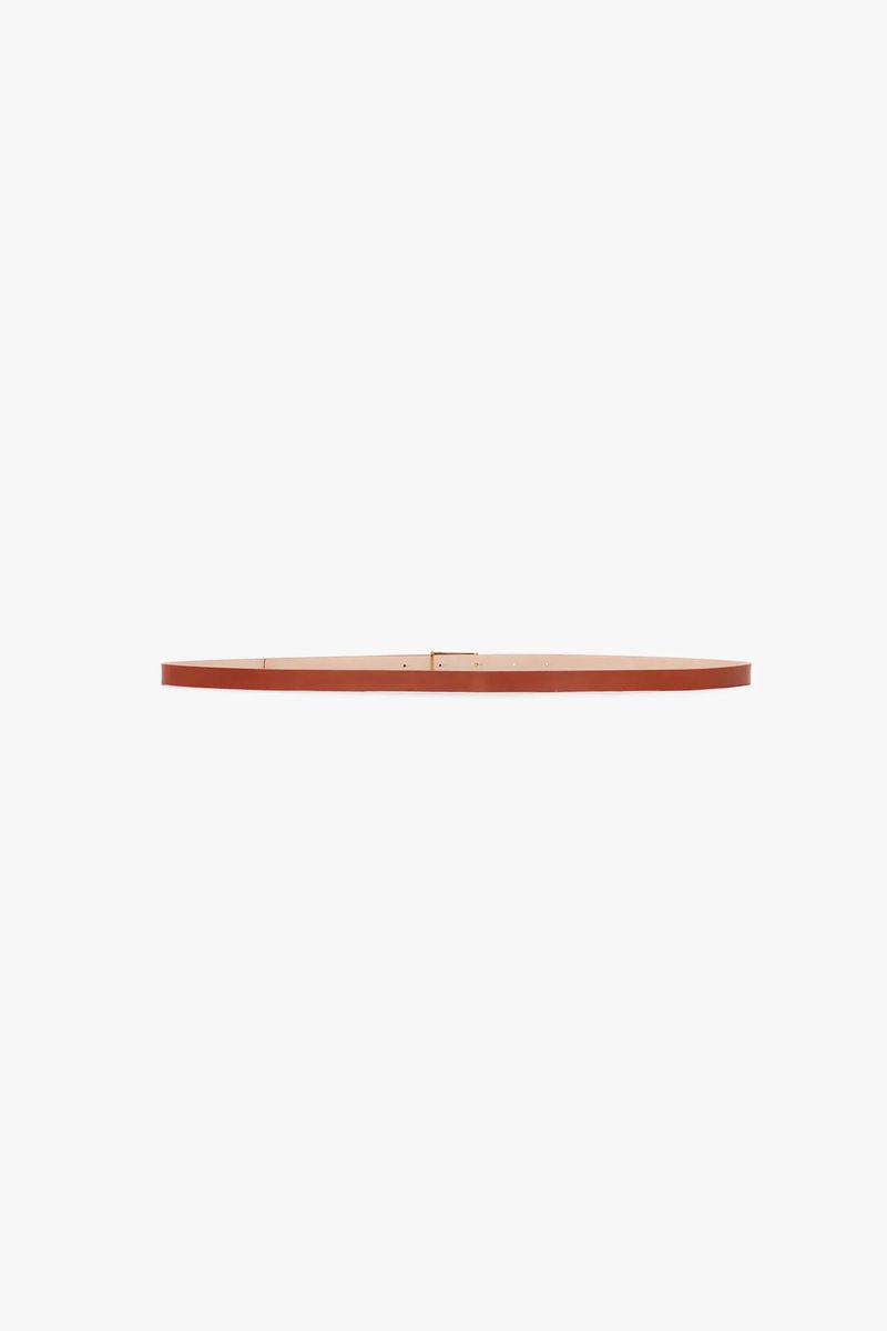 Minimalistischer Tan Ledergürtel mit goldener Schnalle