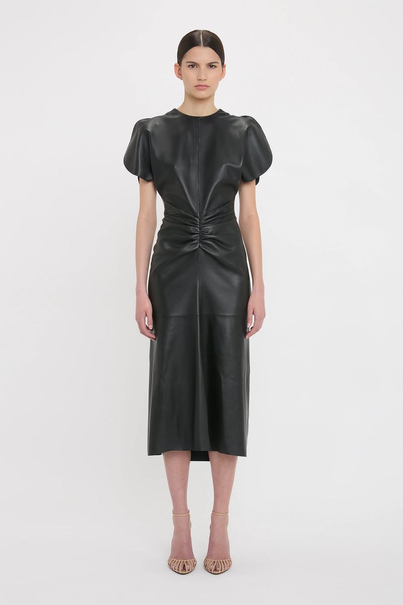 Figurbetontes Leder-Midikleid mit Falten