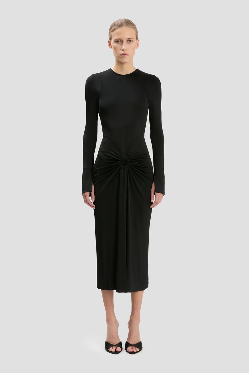 Elegantes, gerafftes Kleid mit langen Ärmeln