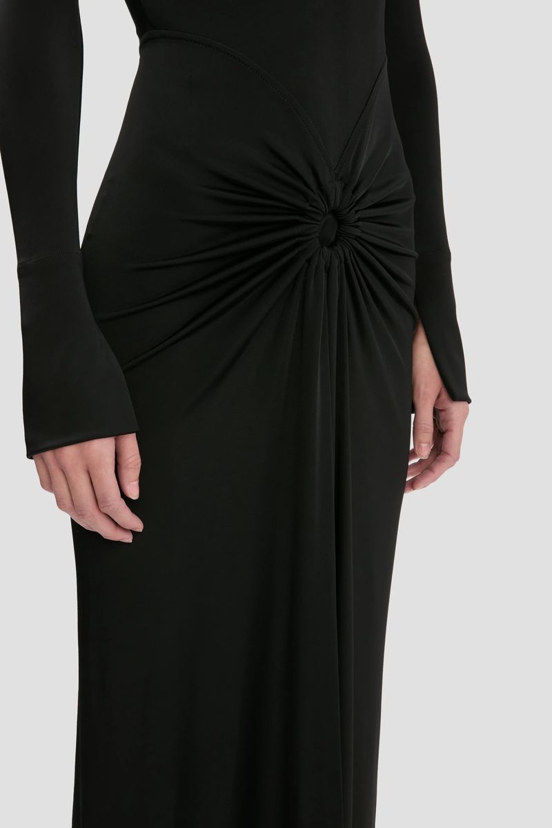 Elegantes, gerafftes Kleid mit langen Ärmeln