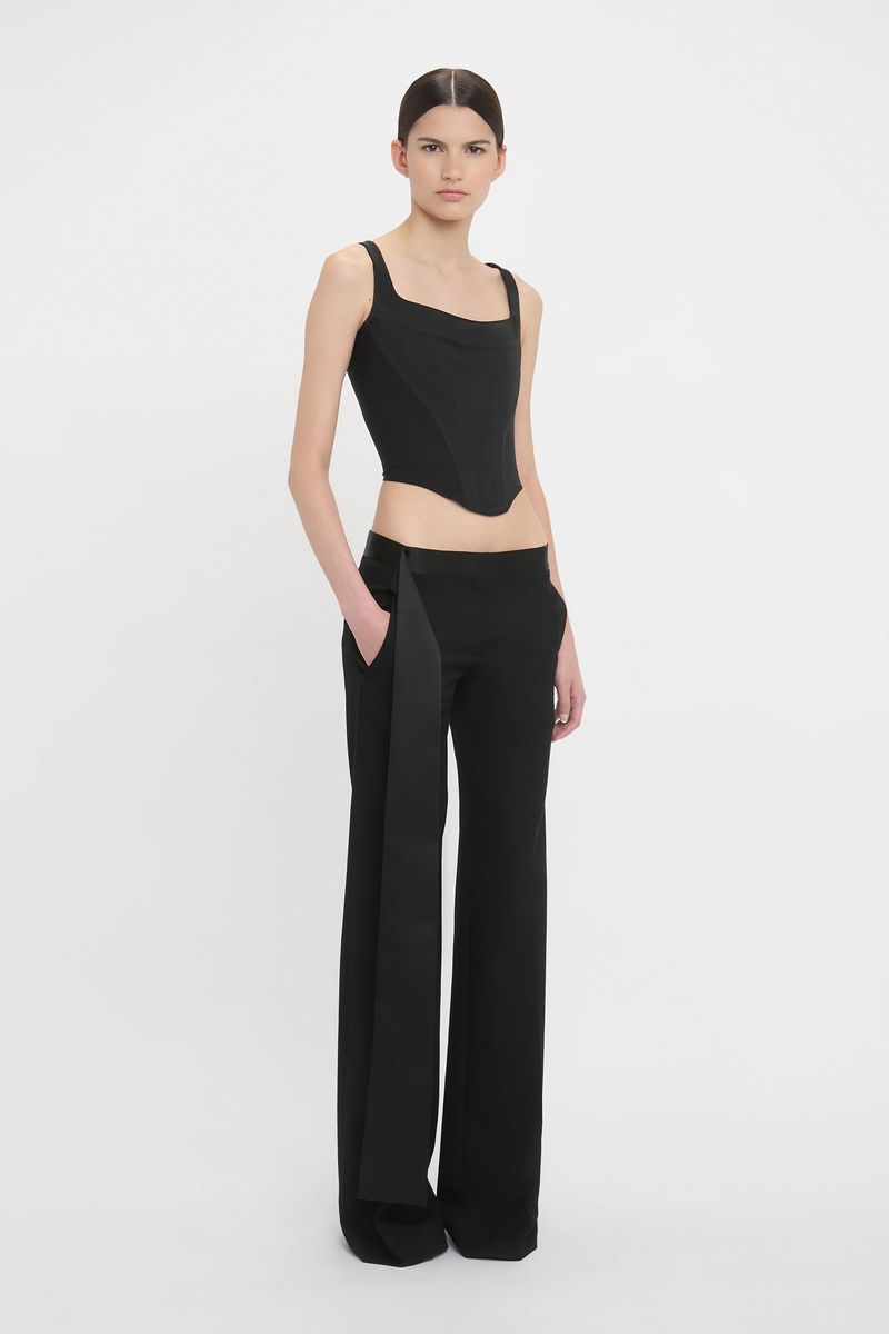 Elegante, weitgeschnittene Hose mit Satindetail