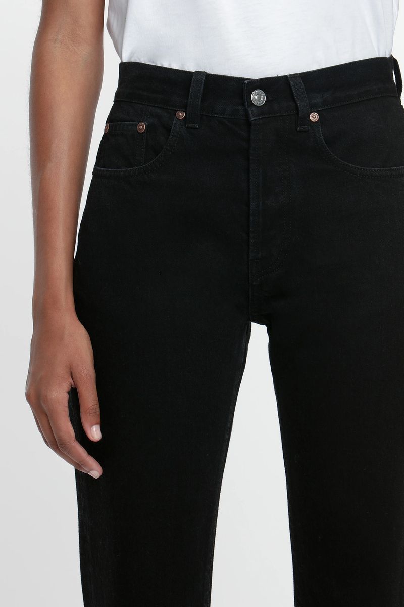 Schwarze cropped Jeans aus gewaschenem Denim
