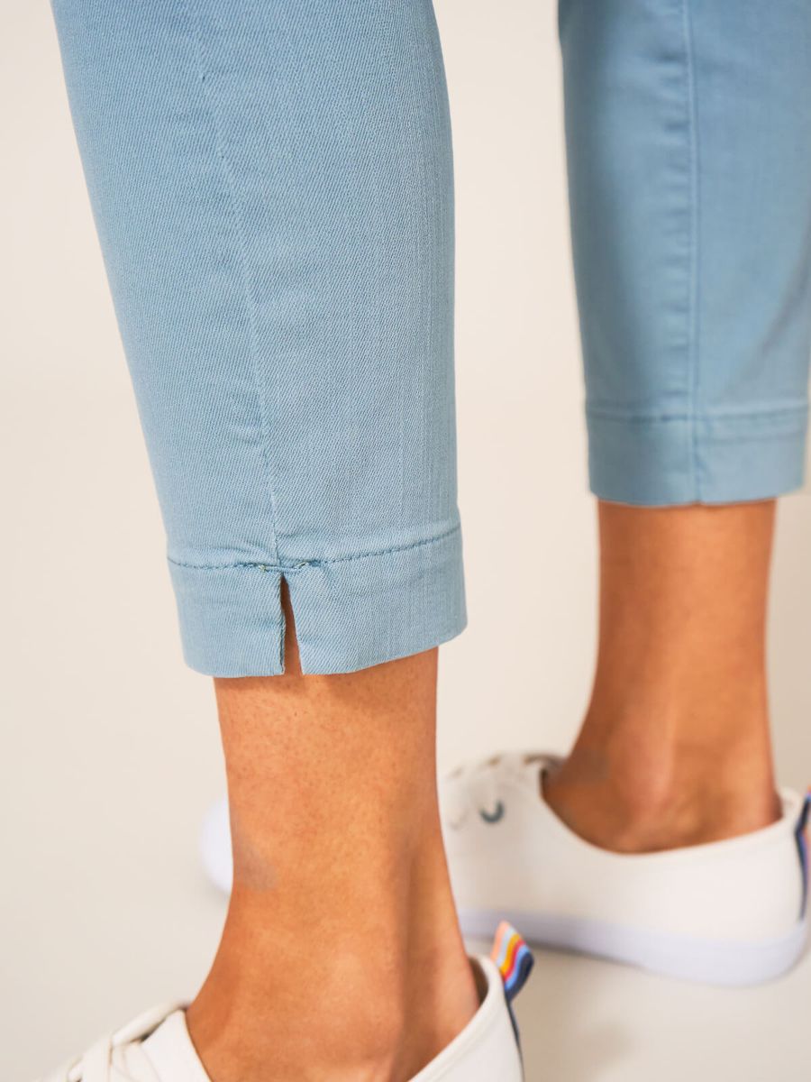 Cropped Slim-Fit Denim Jegging