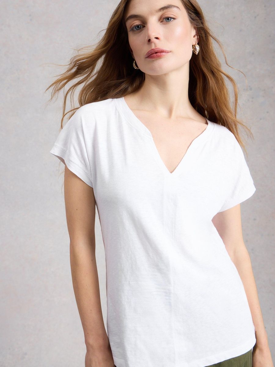 Schlichtes Baumwoll-T-Shirt mit V-Ausschnitt