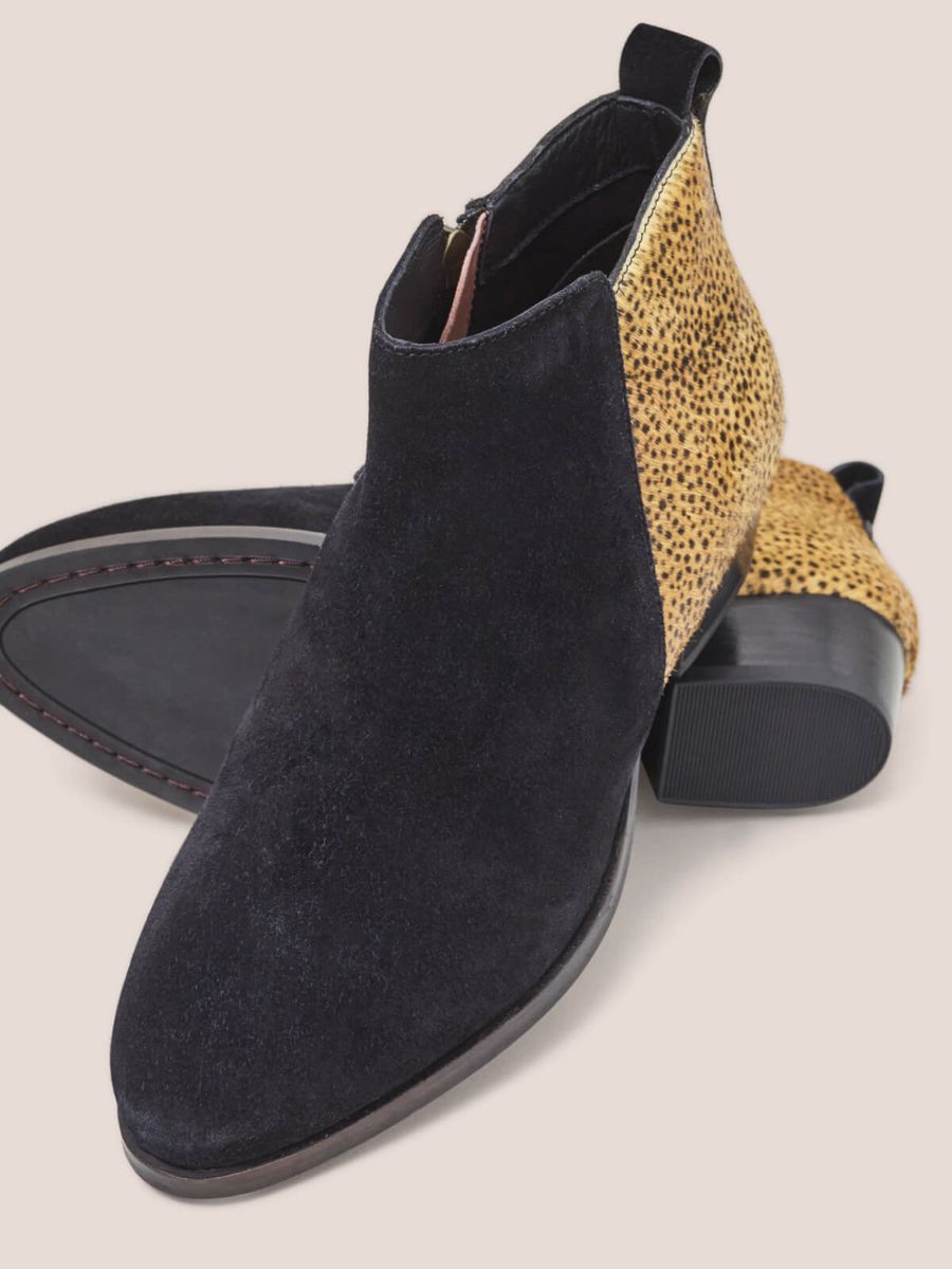 Schwarze Wildleder-Stiefeletten mit Leopardenmuster