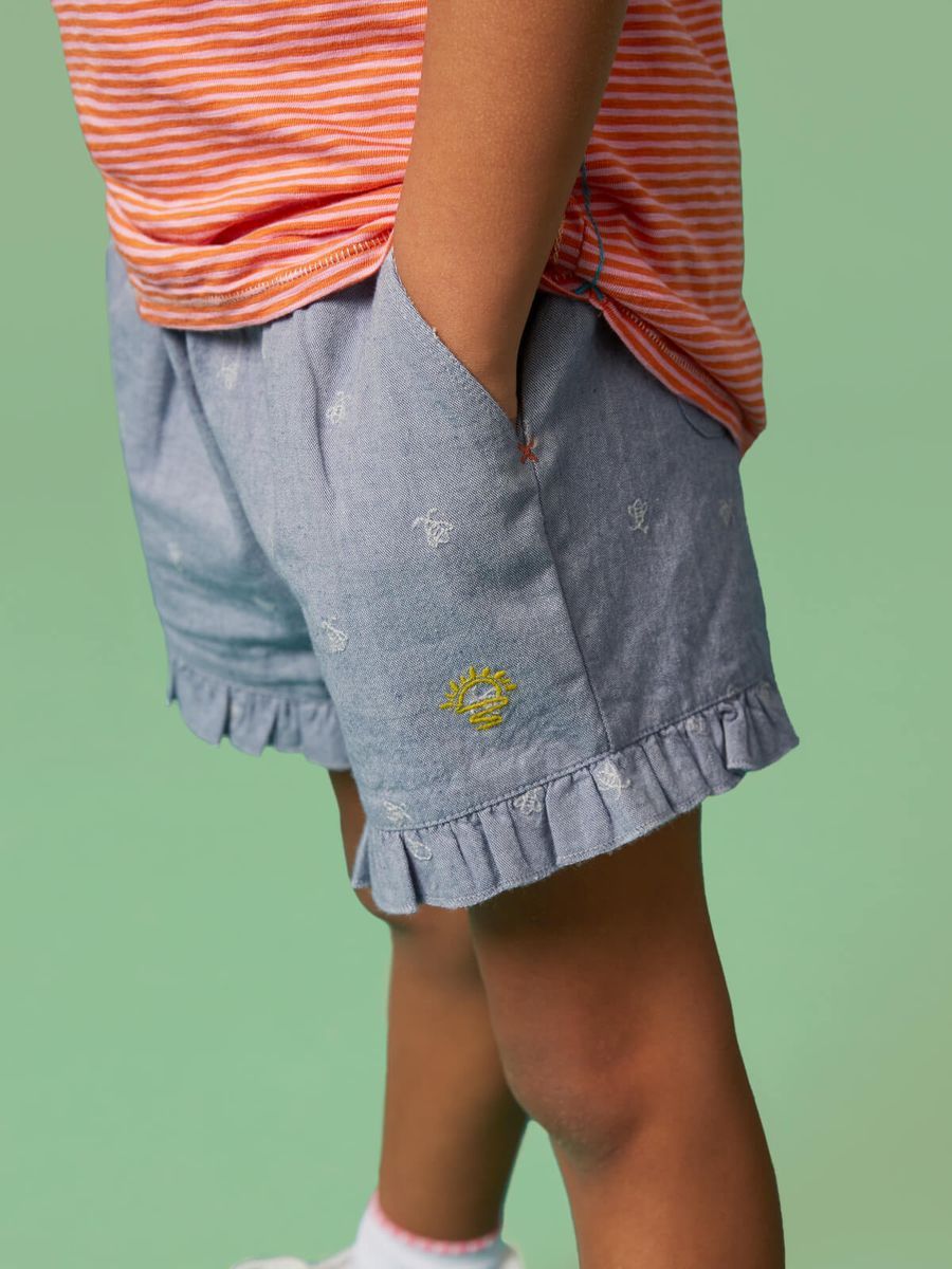 Chambray-Shorts mit Rüschen und Stickerei