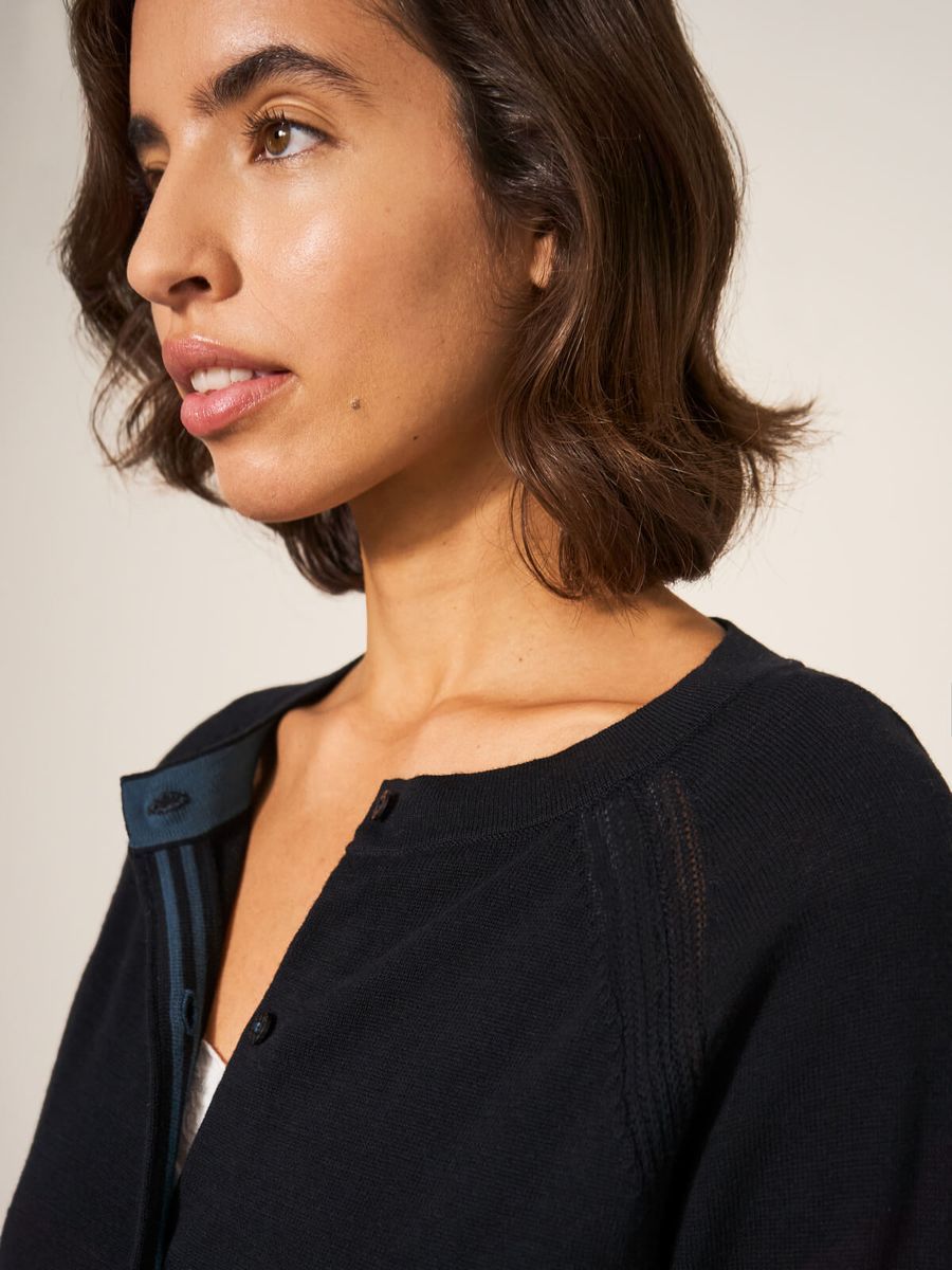 Feine Strickjacke mit Knopfleiste