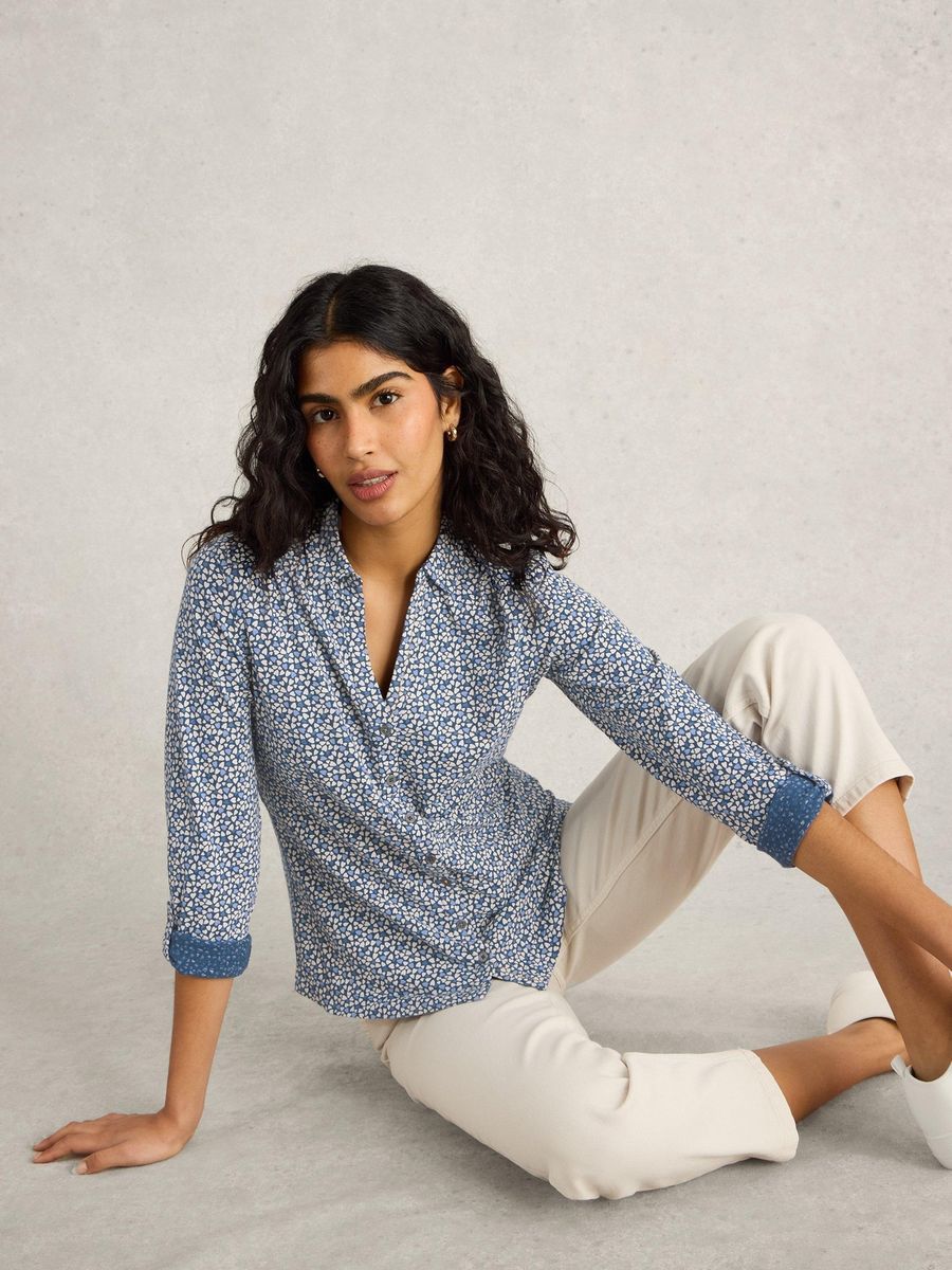 Jerseybluse mit Blumenmuster und Knopfleiste
