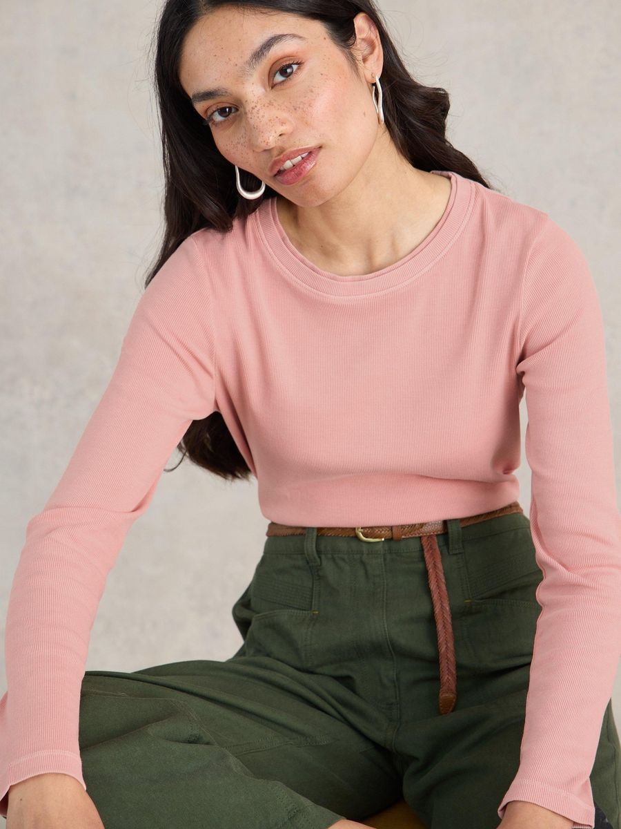 Geripptes Langarmshirt mit Rundhalsausschnitt