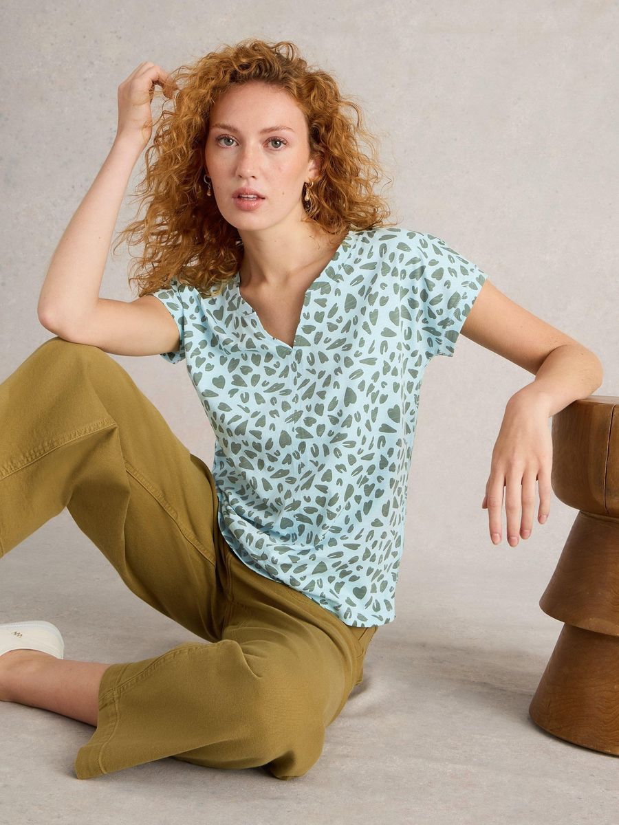 Bedrucktes Bio-Baumwoll-T-Shirt mit Kerbausschnitt