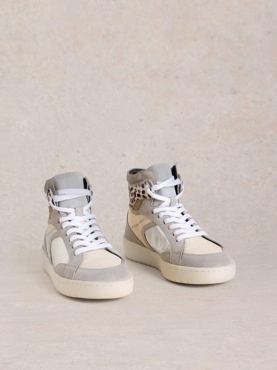Zweifarbiger High-Top-Sneaker mit Leopardenmuster