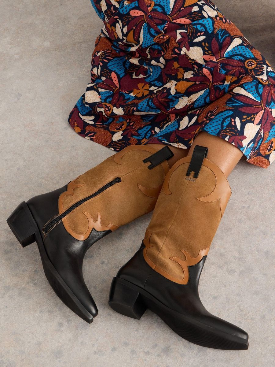 Zweifarbige Stiefel im Westernstil