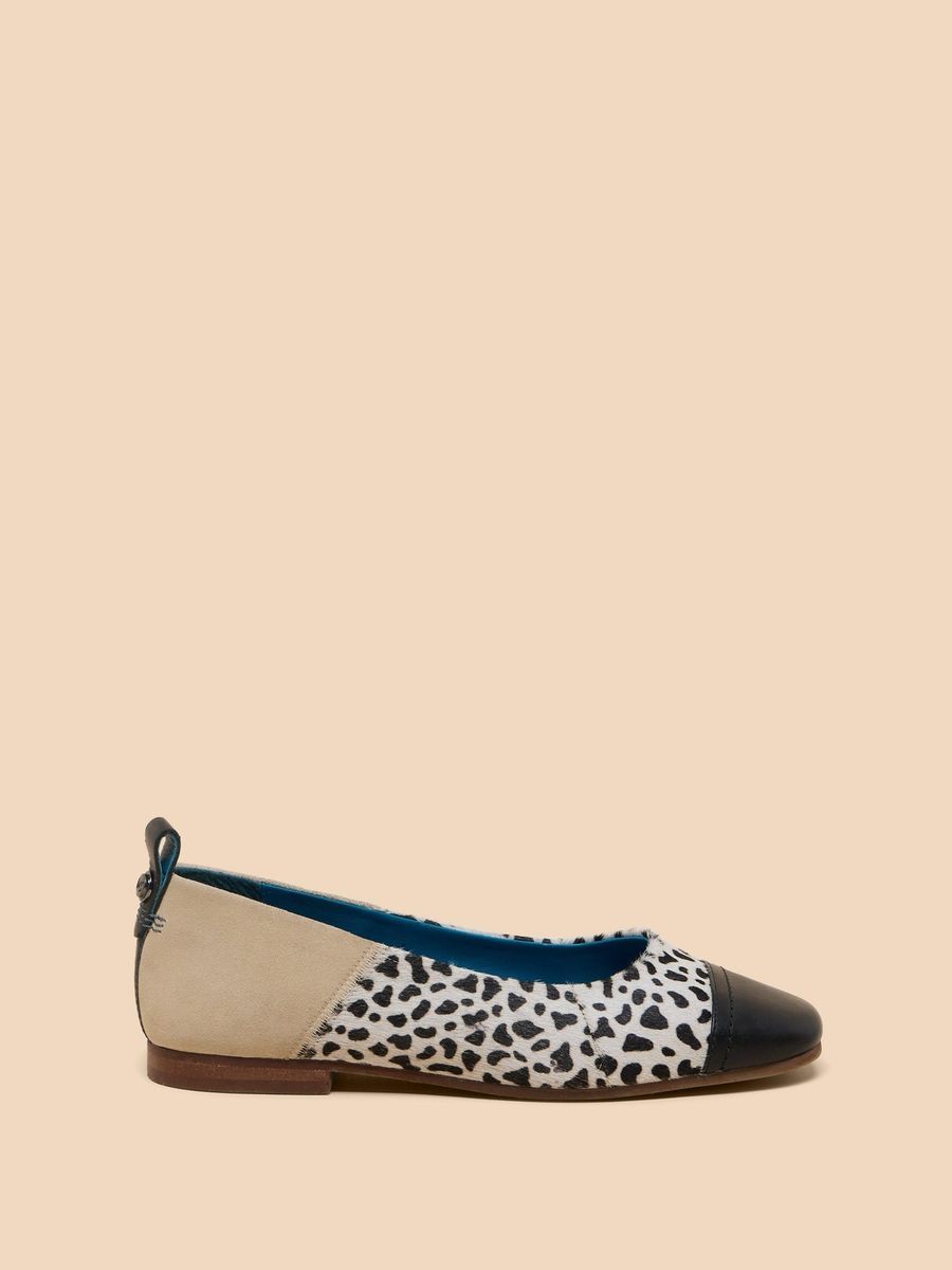 Ballerinas aus Leder mit Print-Details