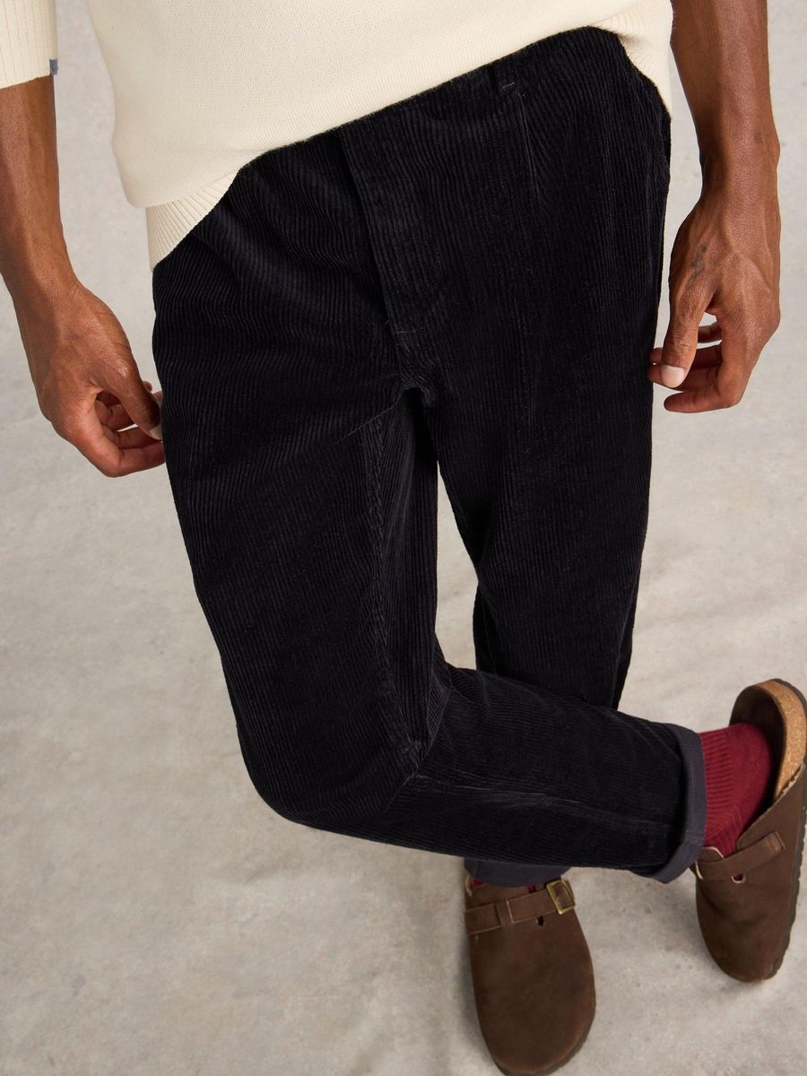 Bequeme Kordhose mit klassischem Schnitt