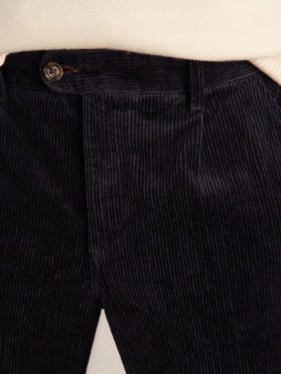 Bequeme Kordhose mit klassischem Schnitt