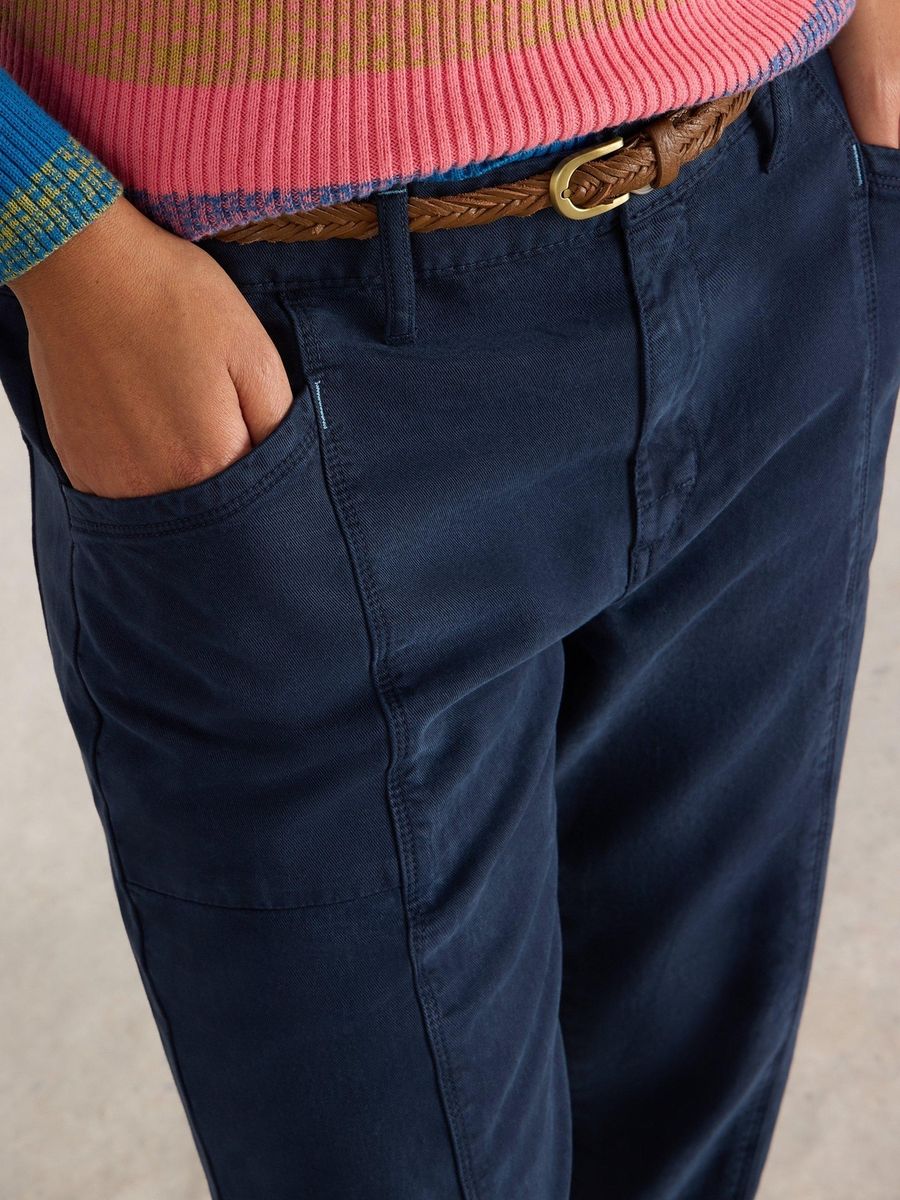 Schmal Zulaufende Hose aus Bio-Baumwollmischung