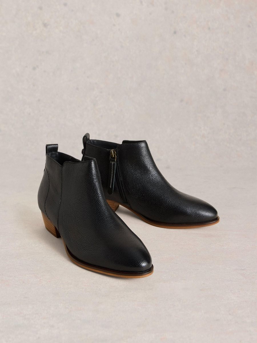 Schwarze Leder-Stiefeletten mit Blockabsatz