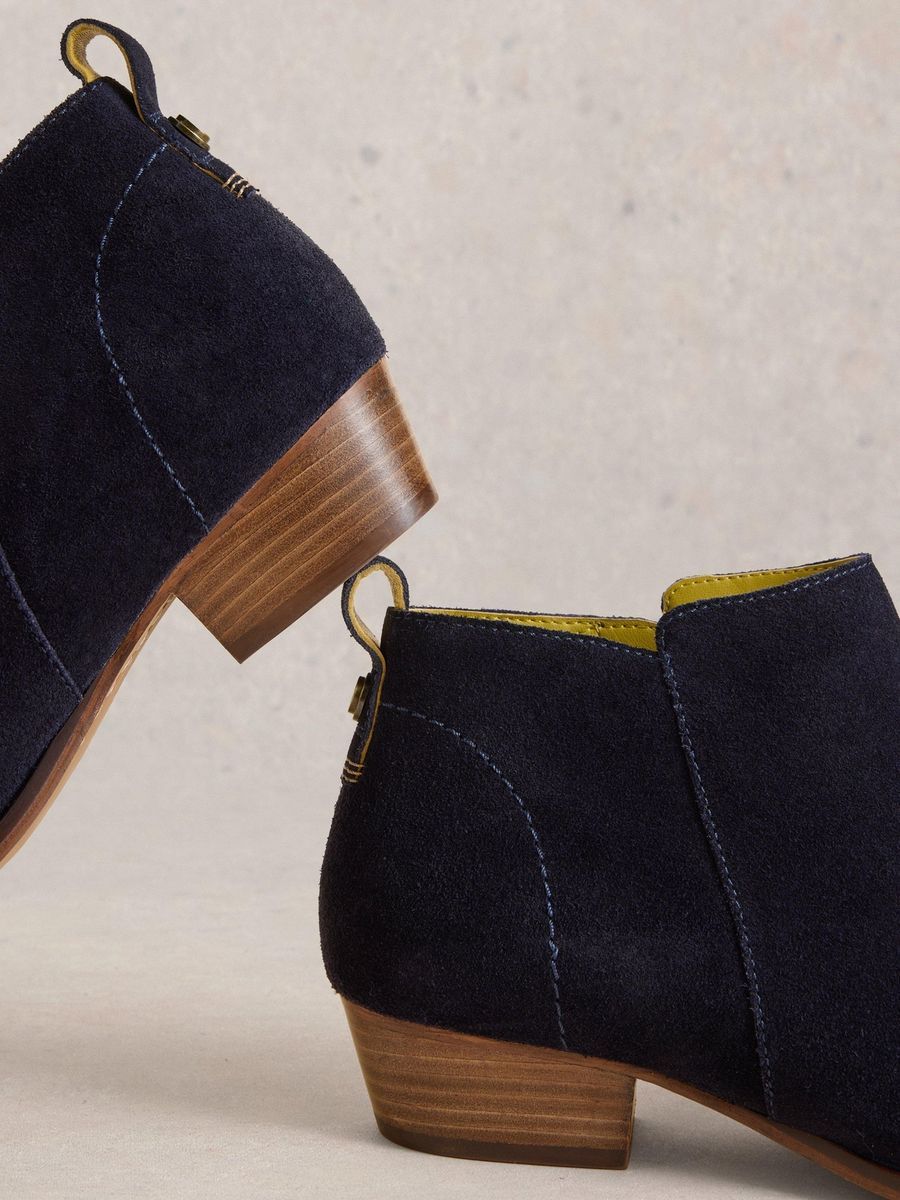 Wildleder-Stiefeletten mit weiter Passform