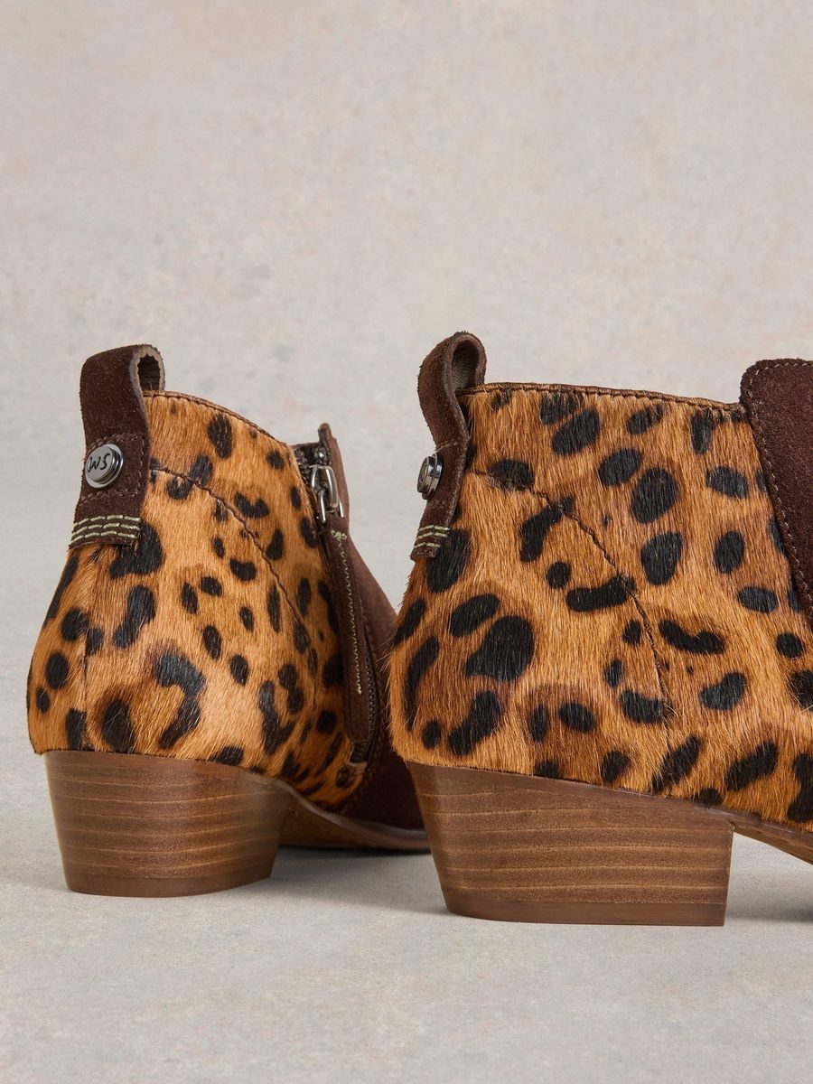 Stiefeletten aus Wildleder mit Leopardenmuster