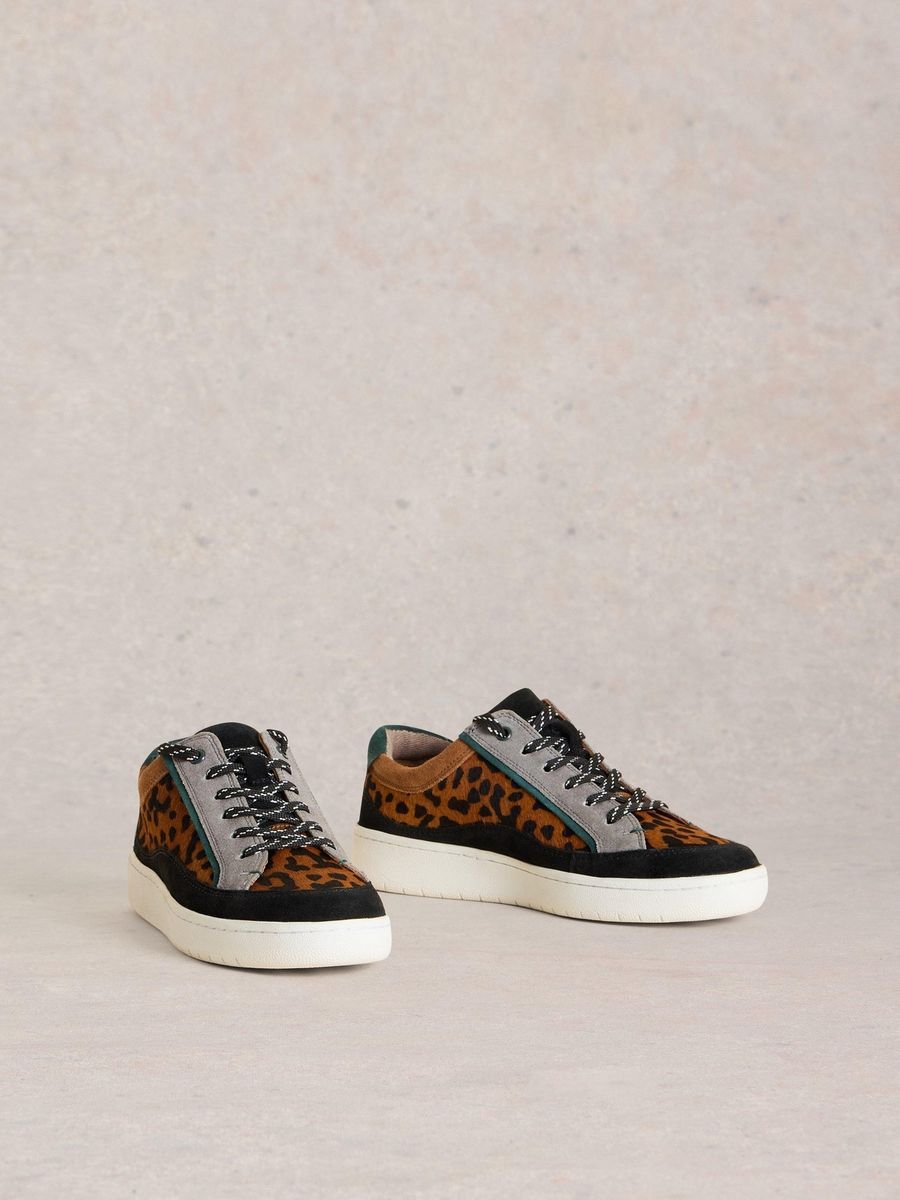 Wildleder-Sneakers mit Leopardenmuster