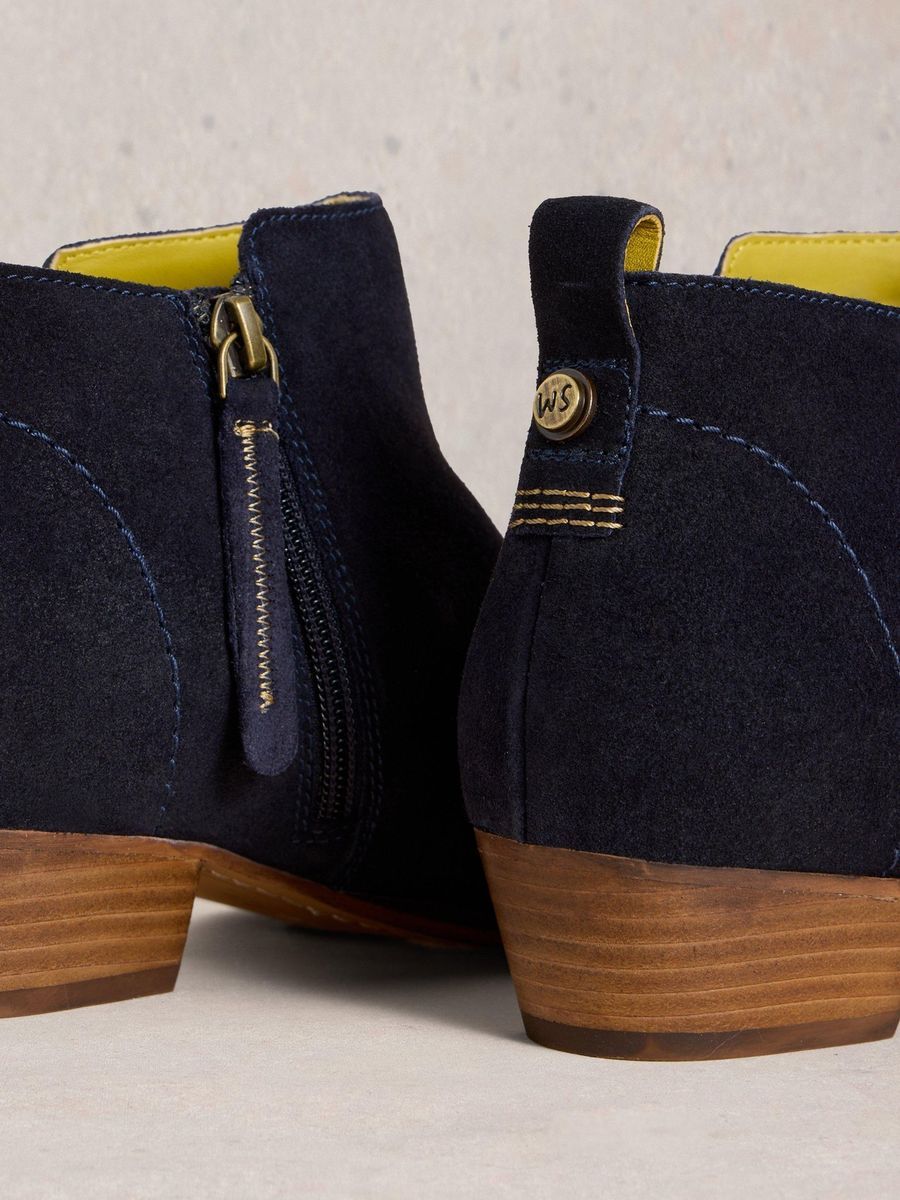 Stiefeletten aus Wildleder mit Blockabsatz