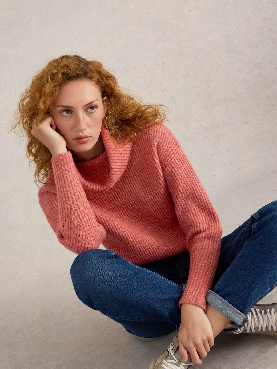 Gerippter Strickpullover mit Wasserfallkragen