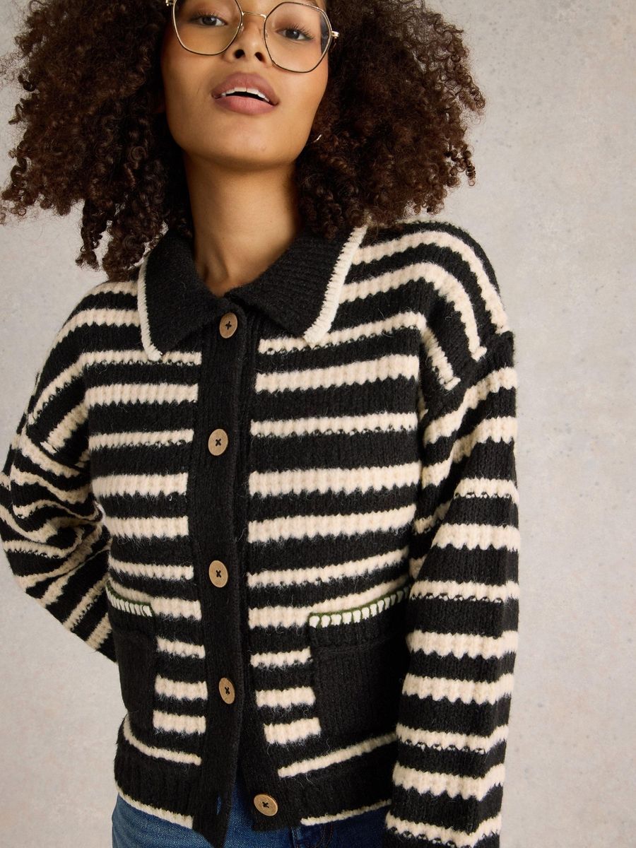 Gestreifte Strickjacke mit Kragen und Knöpfen