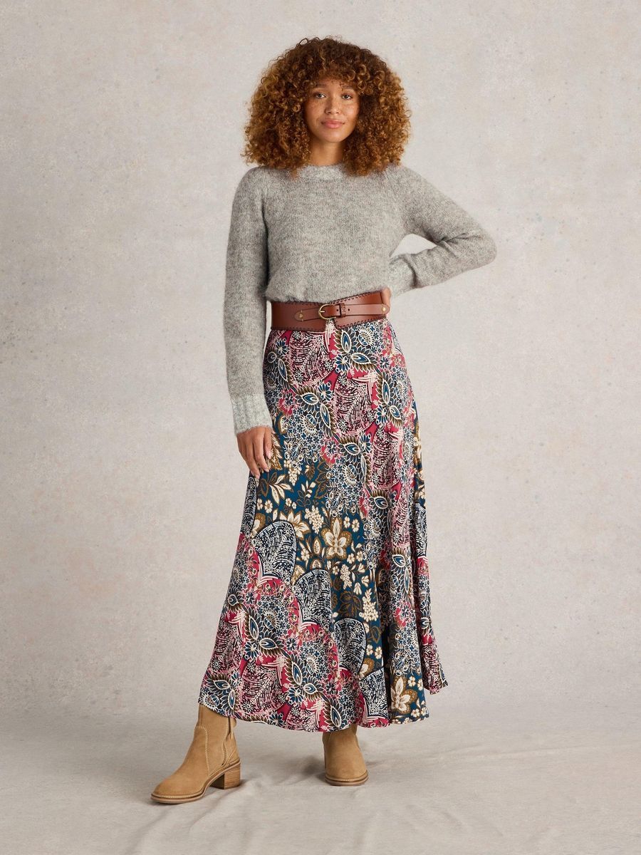 Flauschiger Strickpullover mit recycelten Fasern