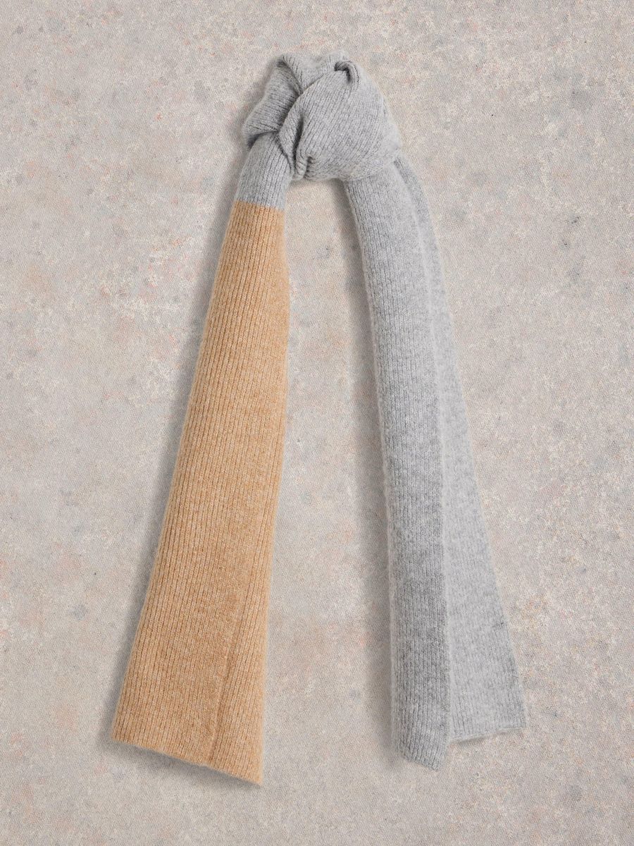 Zweifarbiger Strickschal mit Farbblock