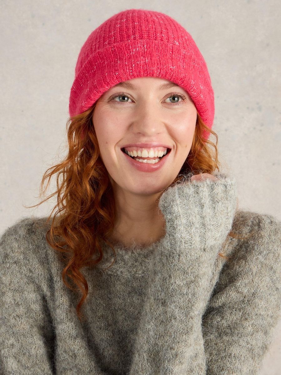 Leuchtend pinke Strickmütze