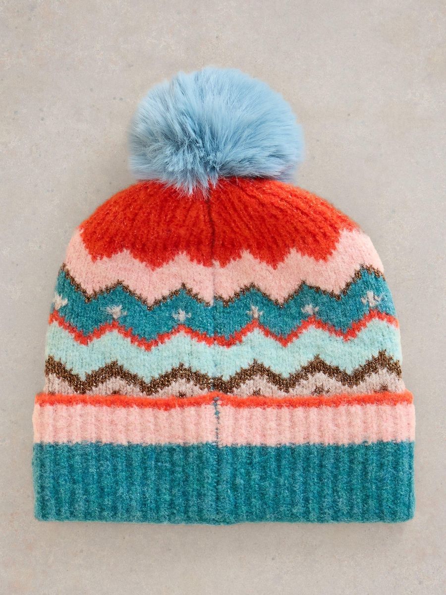 Mütze mit Zickzackmuster und Bommel