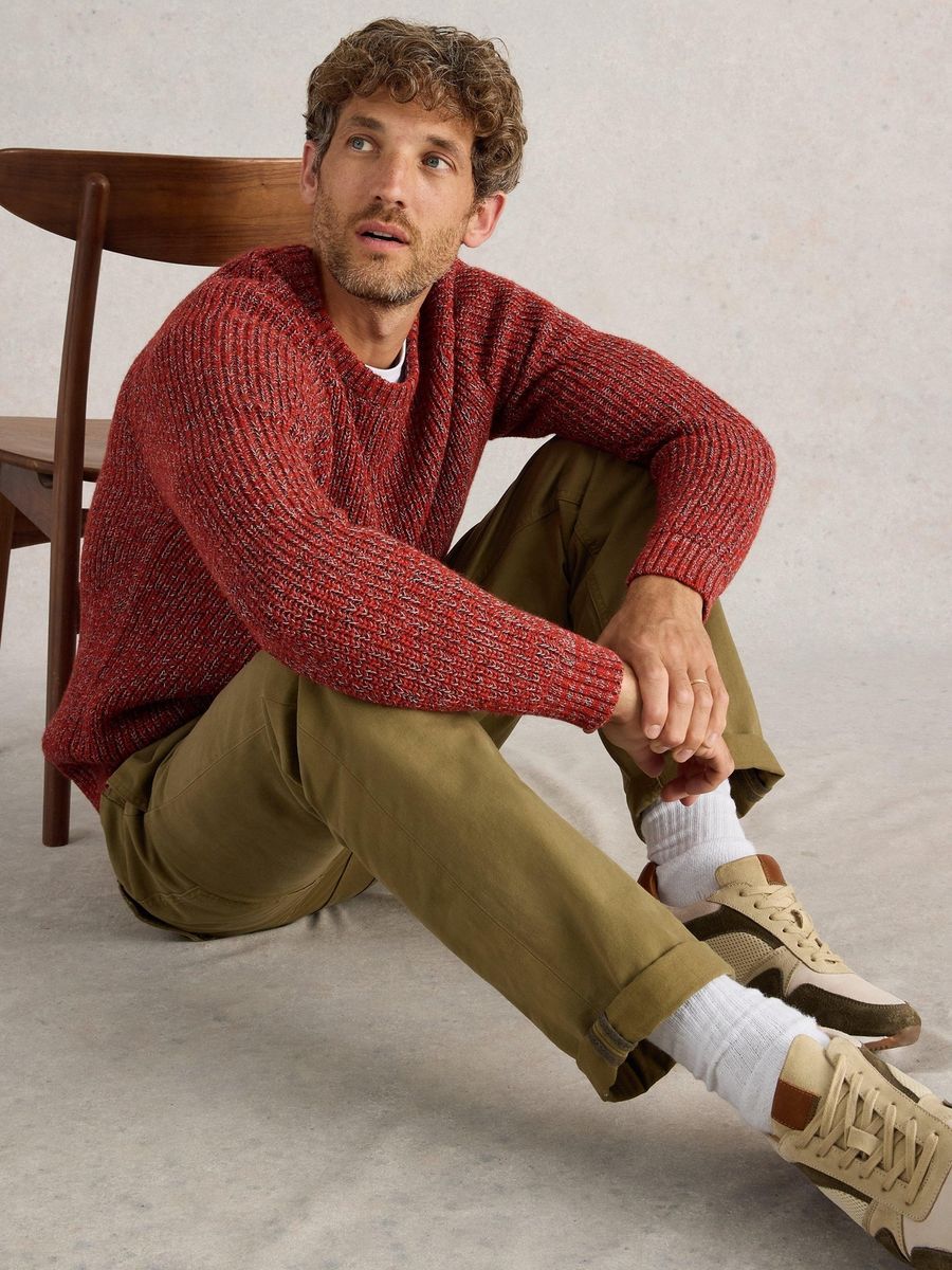 Gerippter Strick-Pullover mit Rundhalsausschnitt