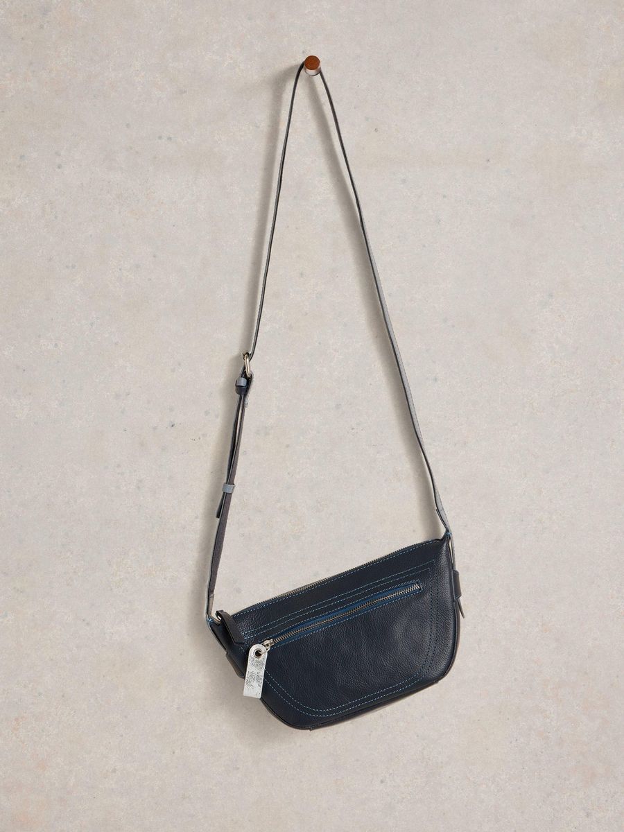 Moderne Leder-Satteltasche zum Umhängen