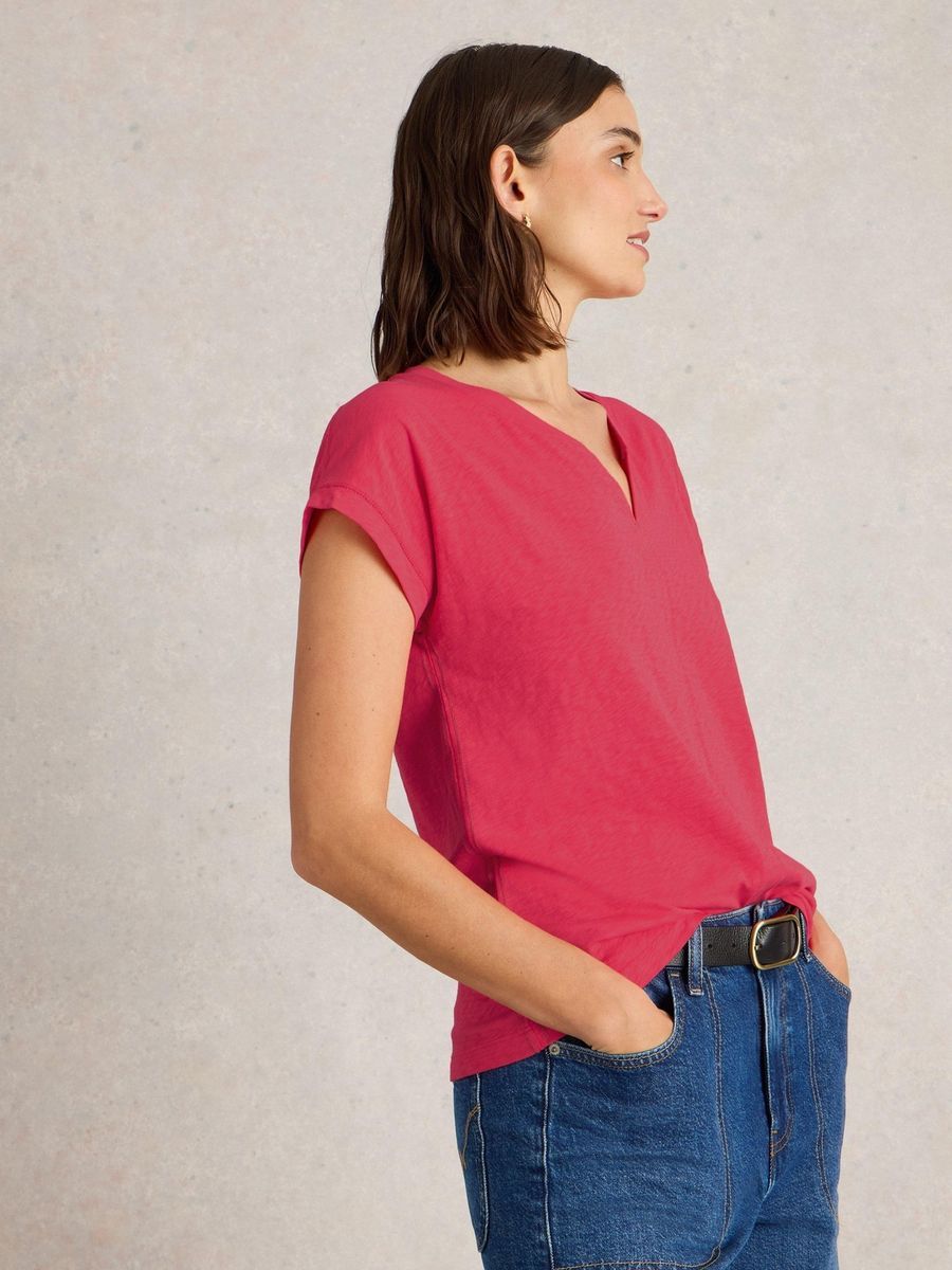 Lässiges Baumwoll-T-Shirt mit Kerb-Ausschnitt