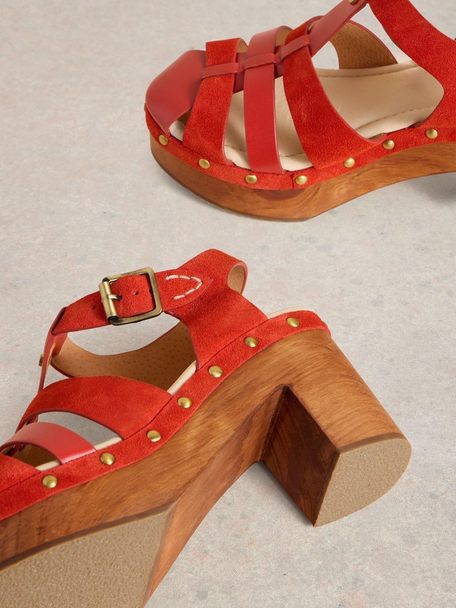 Rote Clog-Sandalen aus Wildleder mit Blockabsatz