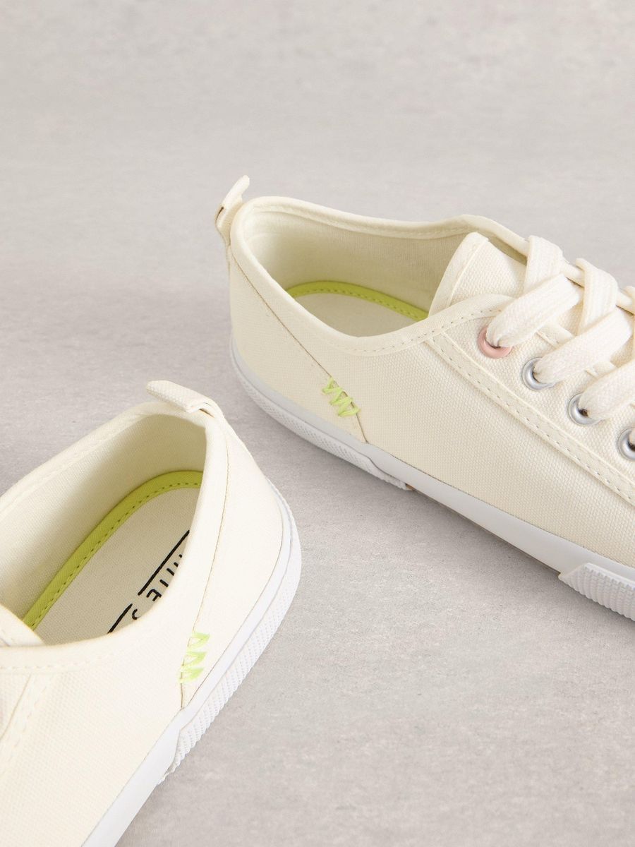 Klassische Off-White Canvas Stoffschuhe