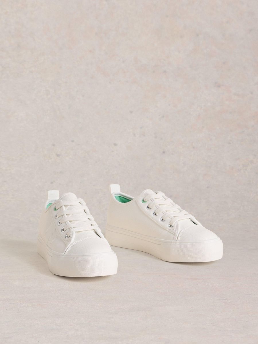 Weiße Schnürsneakers mit Plateau