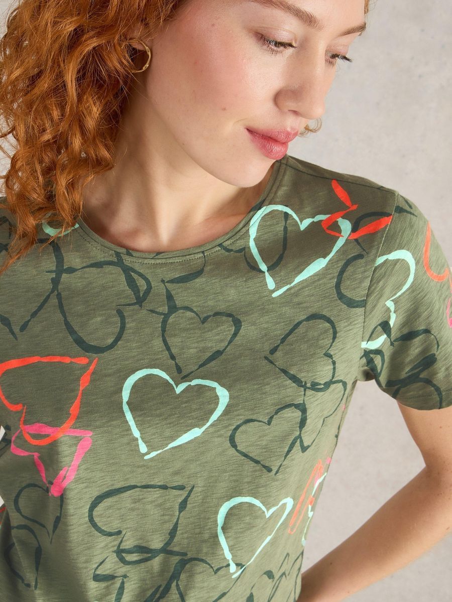 T-Shirt mit Herzmuster und Rundhalsausschnitt