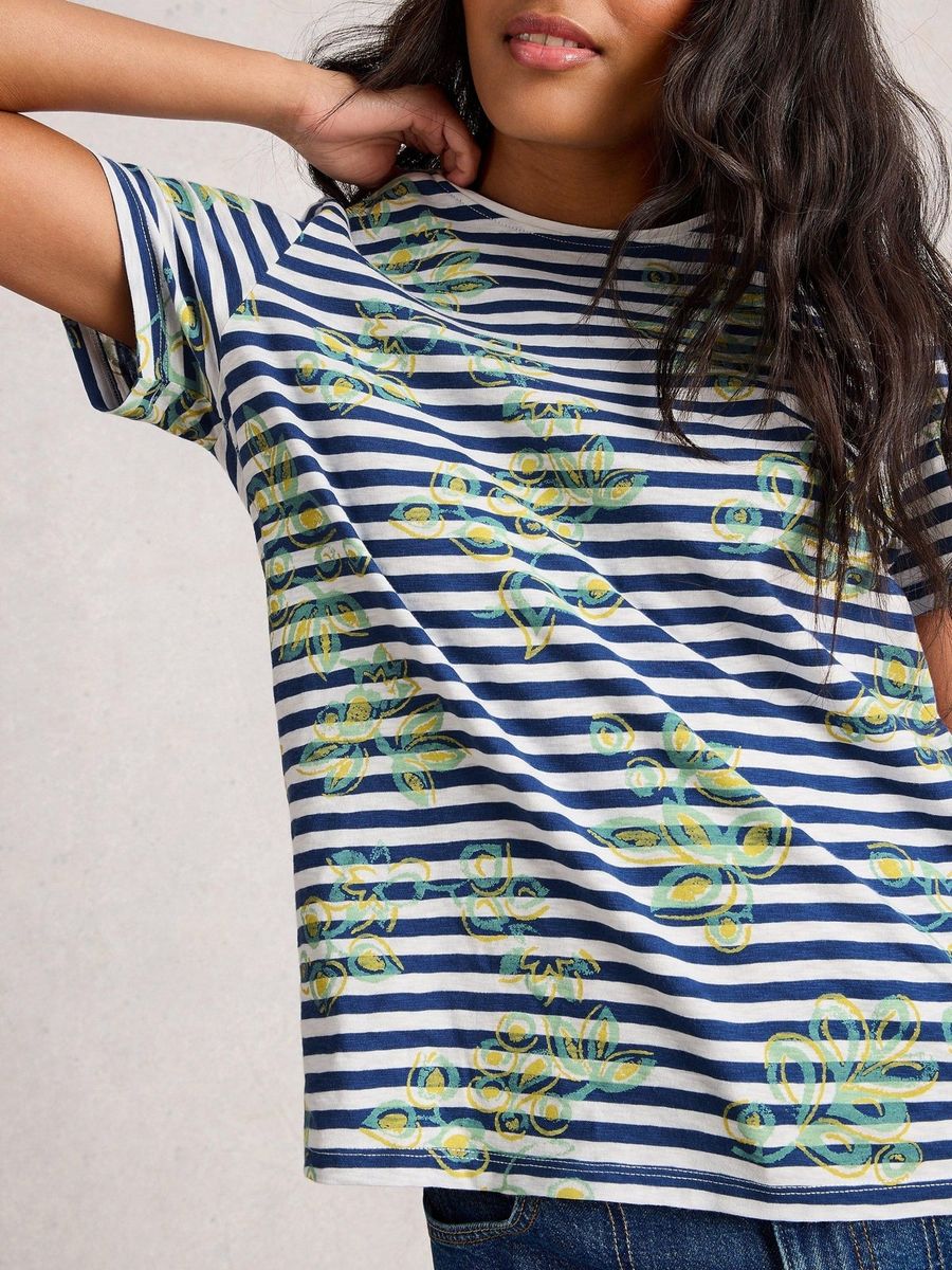 Bedrucktes T-Shirt mit abstraktem Muster