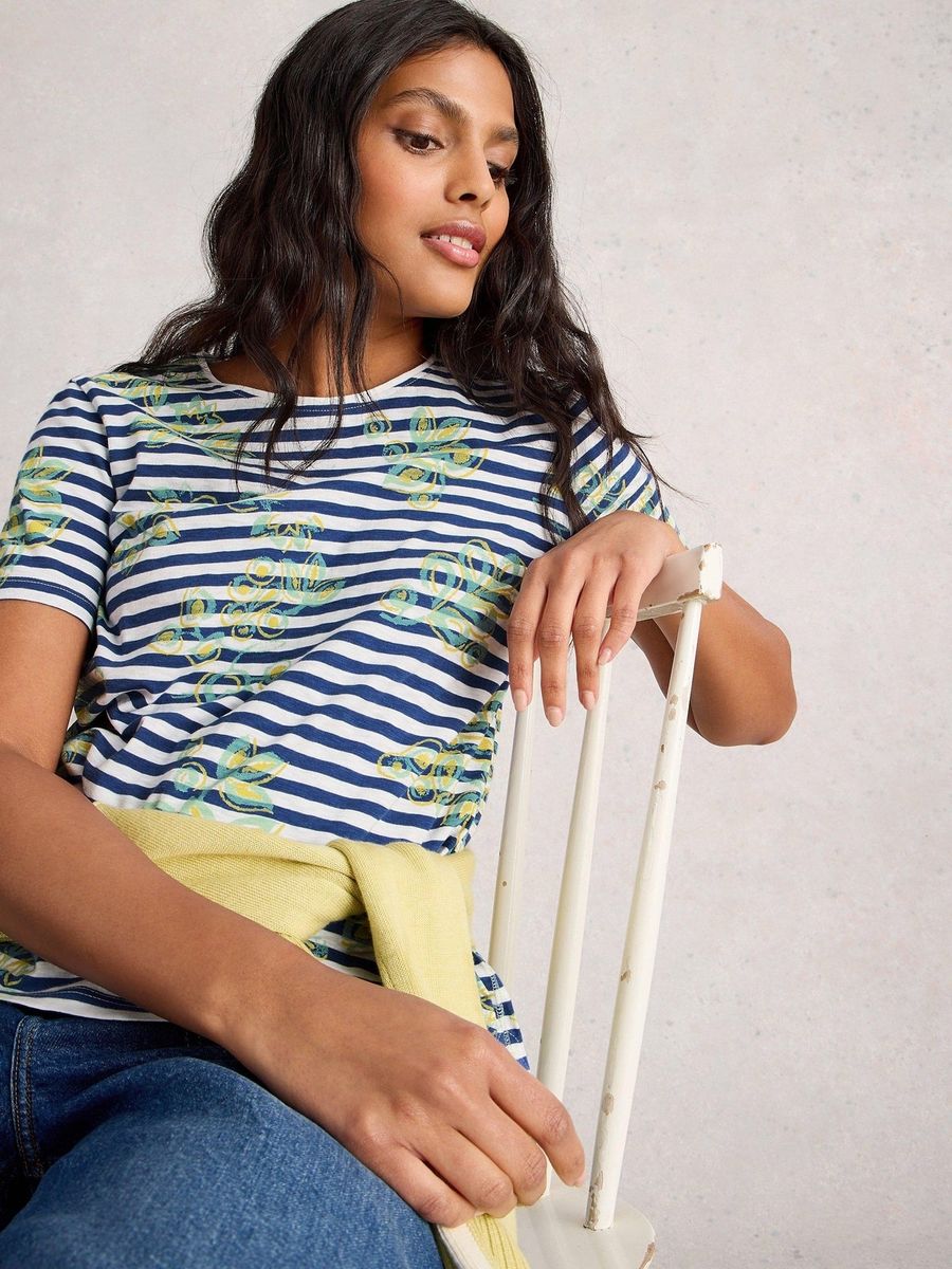 Bedrucktes T-Shirt mit abstraktem Muster